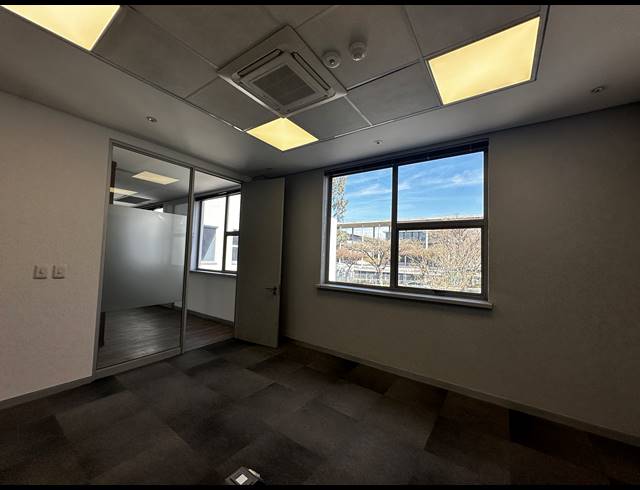 5,301M² OFFICE TO LET IN WOODMEAD